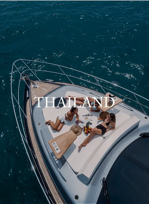 普吉島奢華遊艇派對，旅人於安達曼海上享受陽光與水果，是愛皮旅遊精選行程。